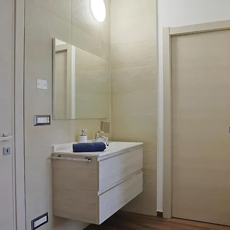 Mariott Vila *